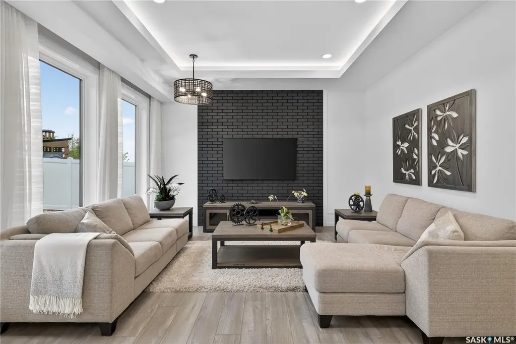 428 Woolf Bend Saskatoon SK S7W 1E5