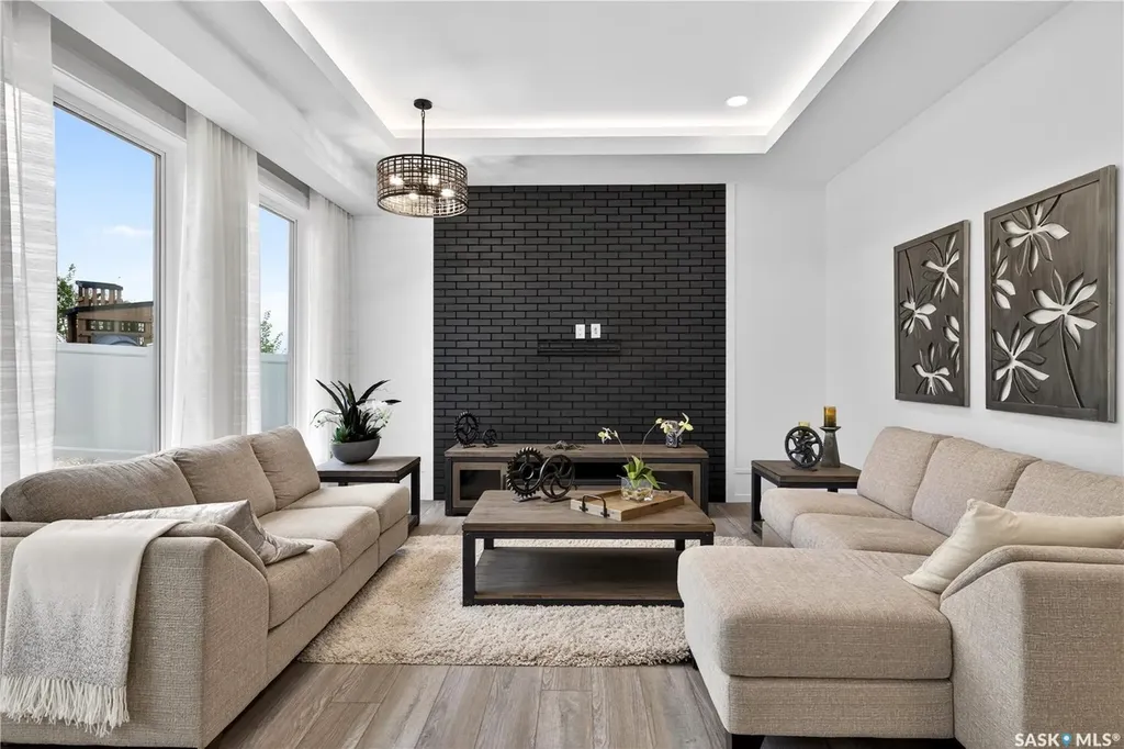 428 Woolf Bend Saskatoon SK S7W 1E5