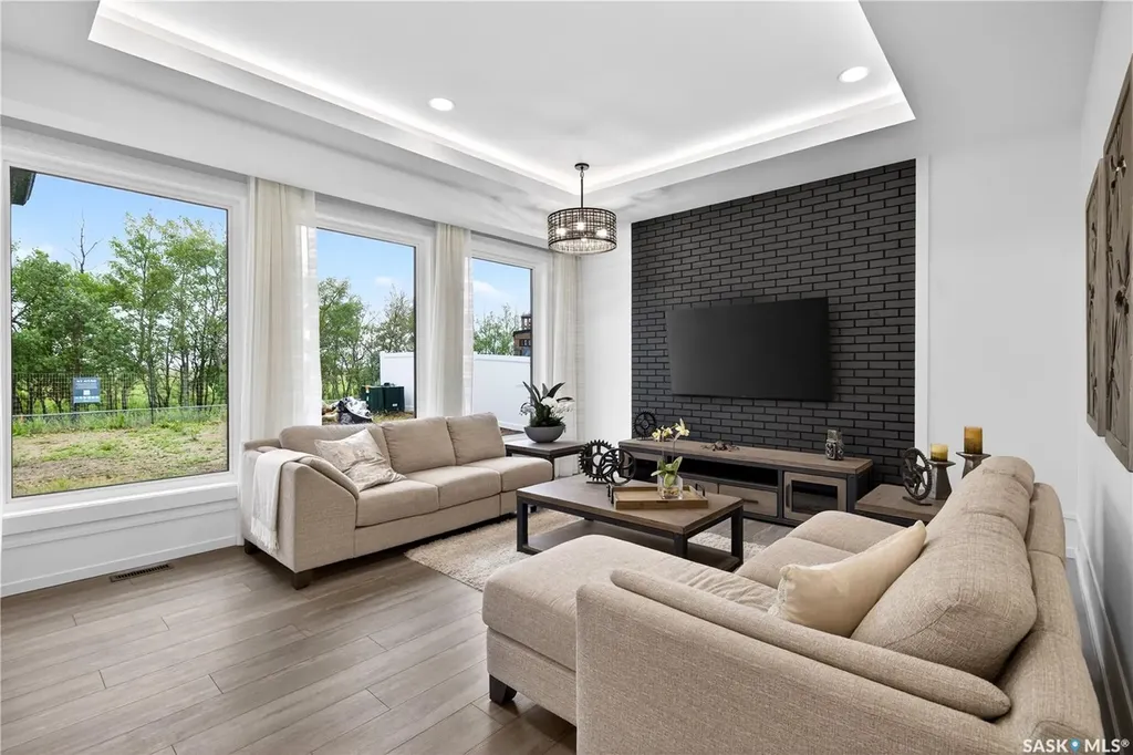 428 Woolf Bend Saskatoon SK S7W 1E5