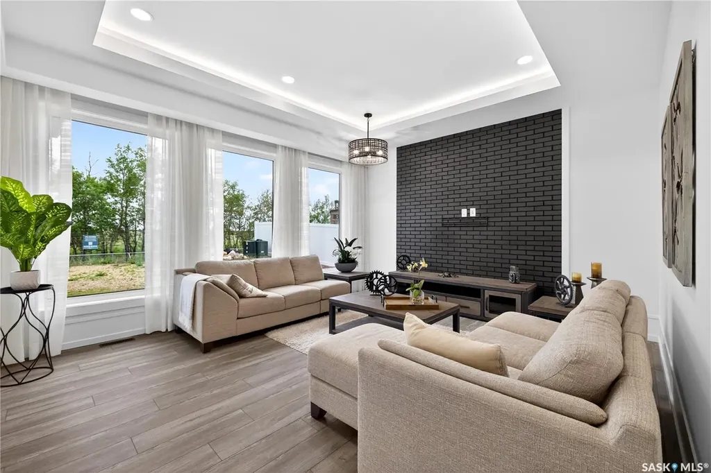 428 Woolf Bend Saskatoon SK S7W 1E5
