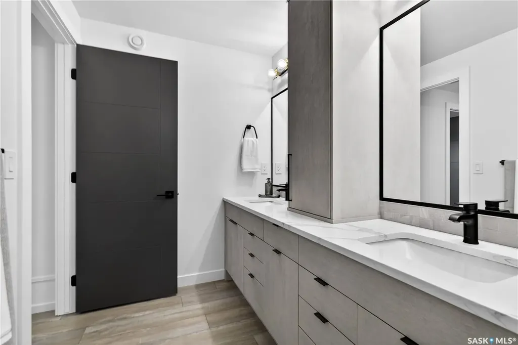 428 Woolf Bend Saskatoon SK S7W 1E5