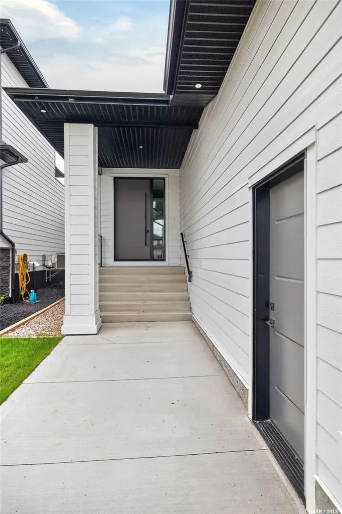 428 Woolf Bend Saskatoon SK S7W 1E5