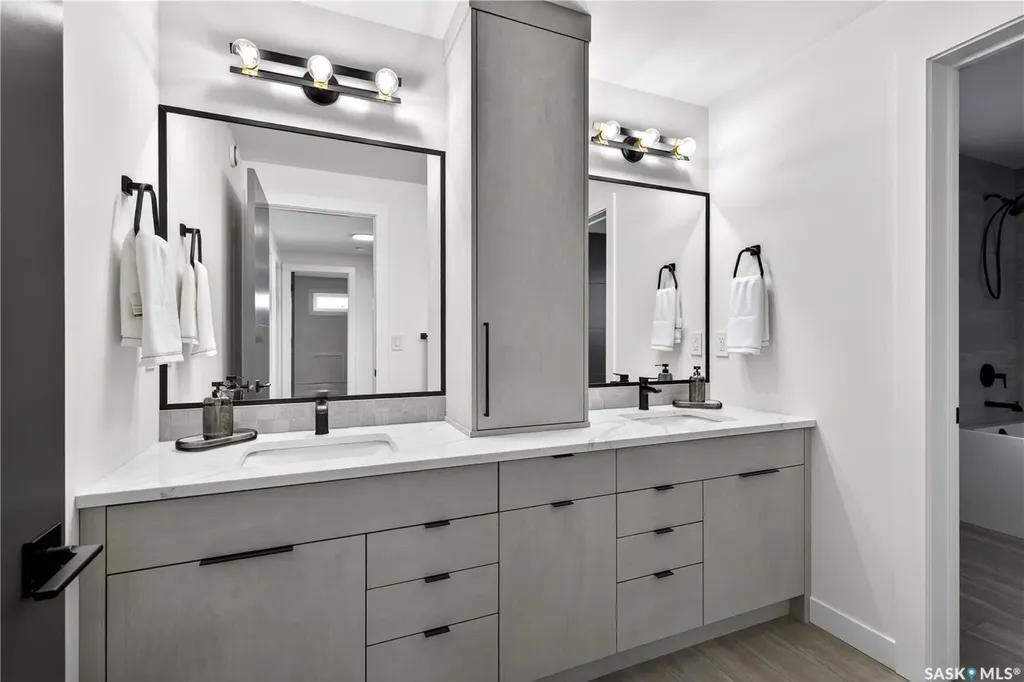 428 Woolf Bend Saskatoon SK S7W 1E5