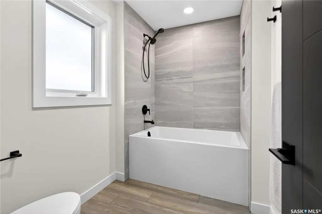 428 Woolf Bend Saskatoon SK S7W 1E5