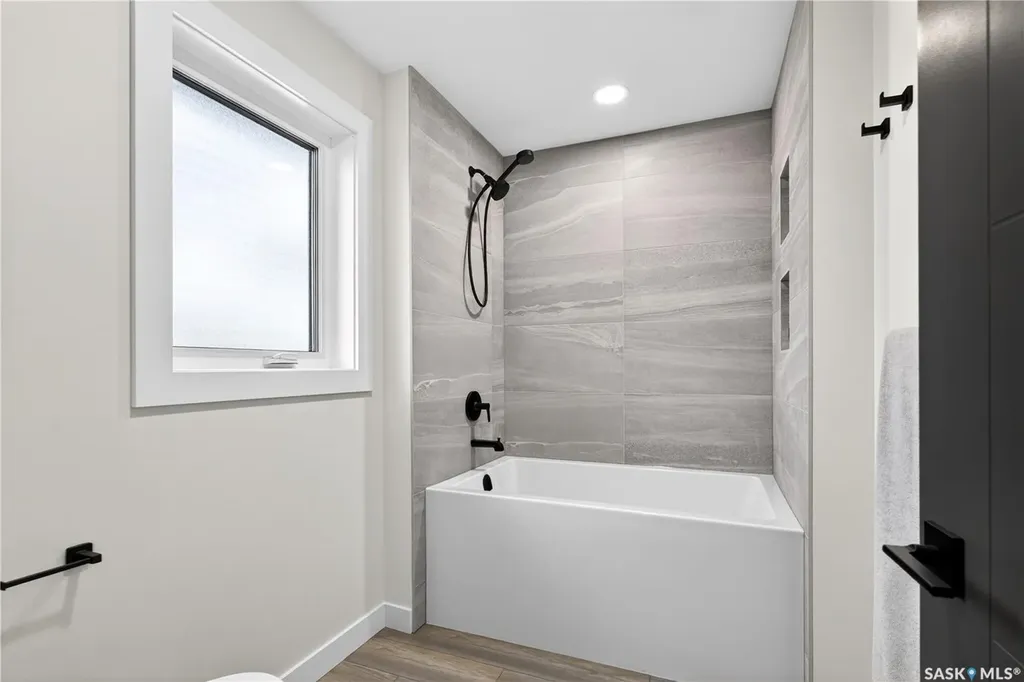 428 Woolf Bend Saskatoon SK S7W 1E5