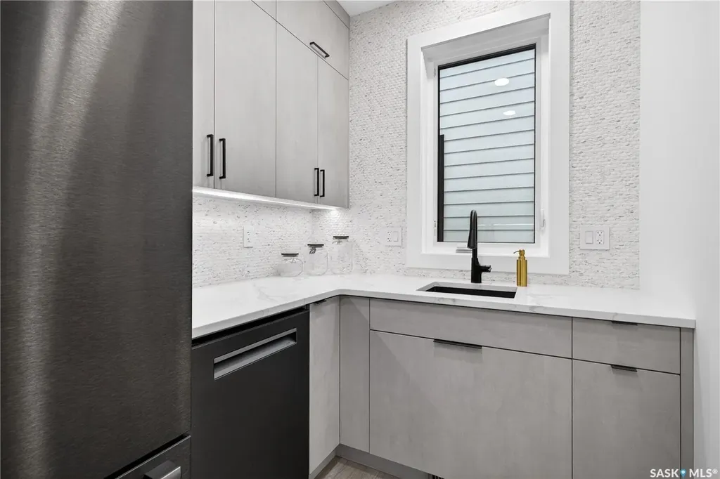 428 Woolf Bend Saskatoon SK S7W 1E5