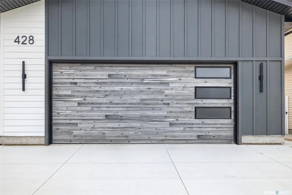 428 Woolf Bend Saskatoon SK S7W 1E5