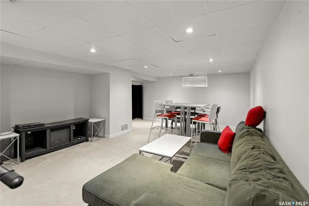 17 Anderson Avenue Regina SK S4S 4R3