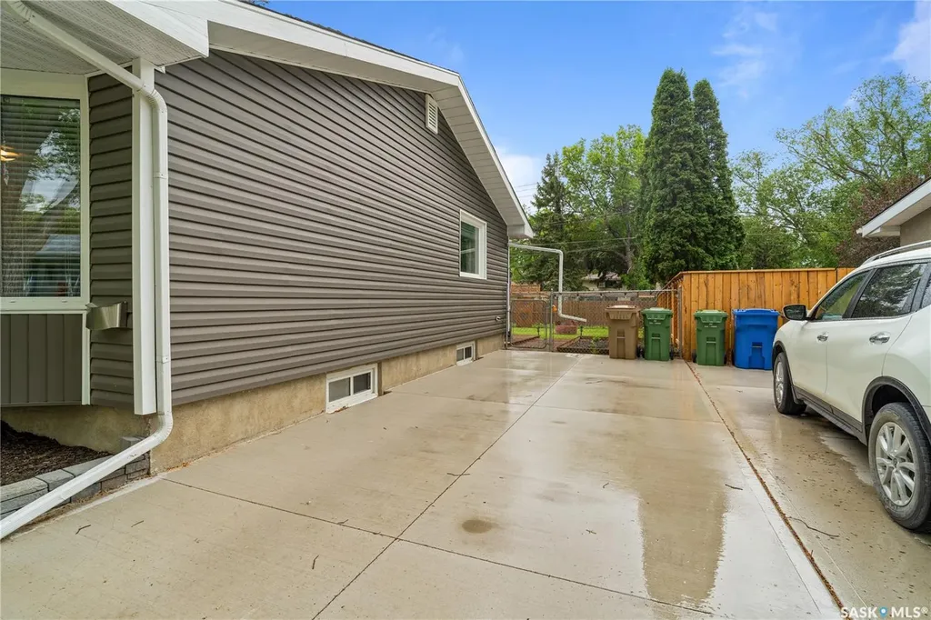 17 Anderson Avenue Regina SK S4S 4R3