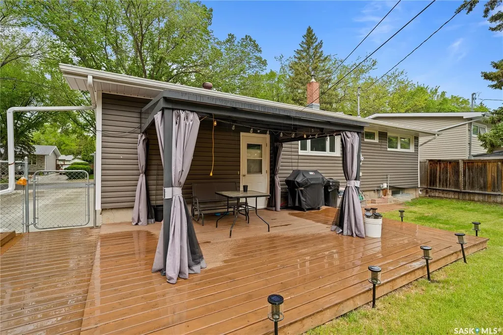 17 Anderson Avenue Regina SK S4S 4R3