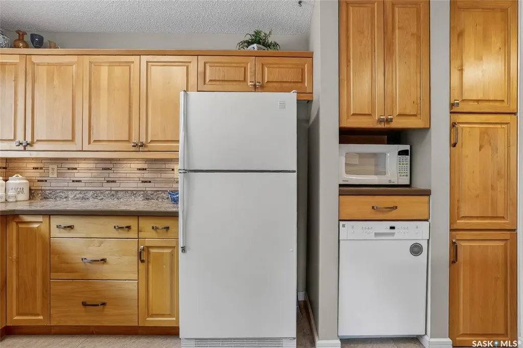 814 Arlington Avenue Saskatoon SK S7H 2X4
