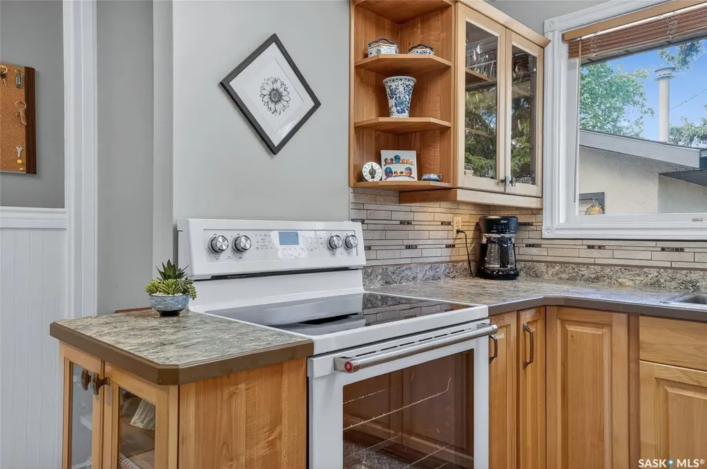 814 Arlington Avenue Saskatoon SK S7H 2X4