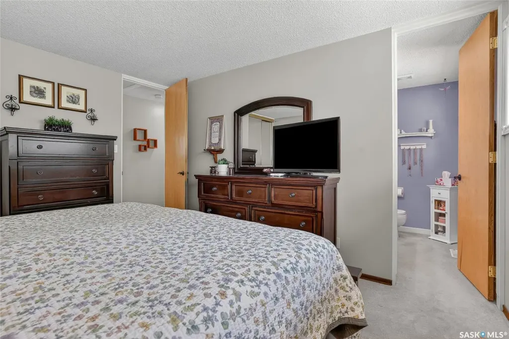 814 Arlington Avenue Saskatoon SK S7H 2X4