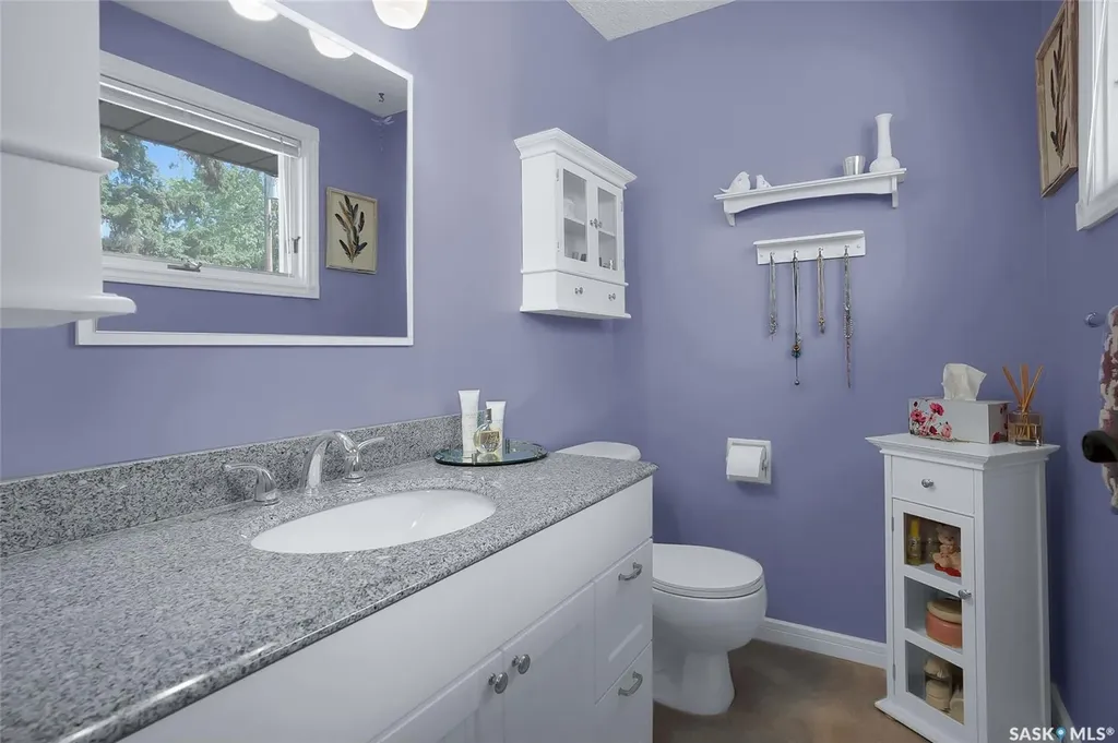 814 Arlington Avenue Saskatoon SK S7H 2X4
