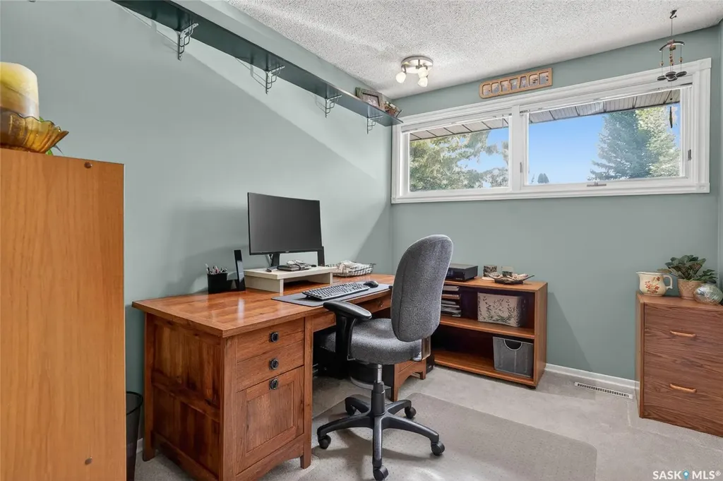 814 Arlington Avenue Saskatoon SK S7H 2X4