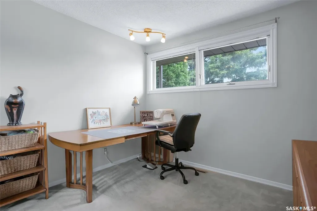 814 Arlington Avenue Saskatoon SK S7H 2X4