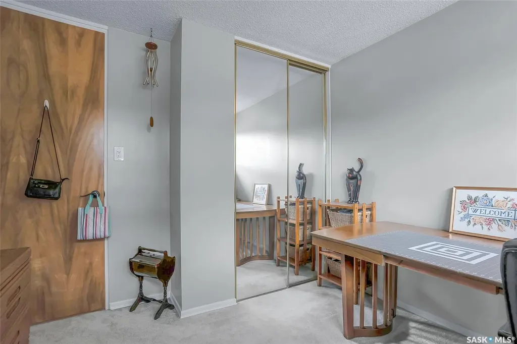 814 Arlington Avenue Saskatoon SK S7H 2X4