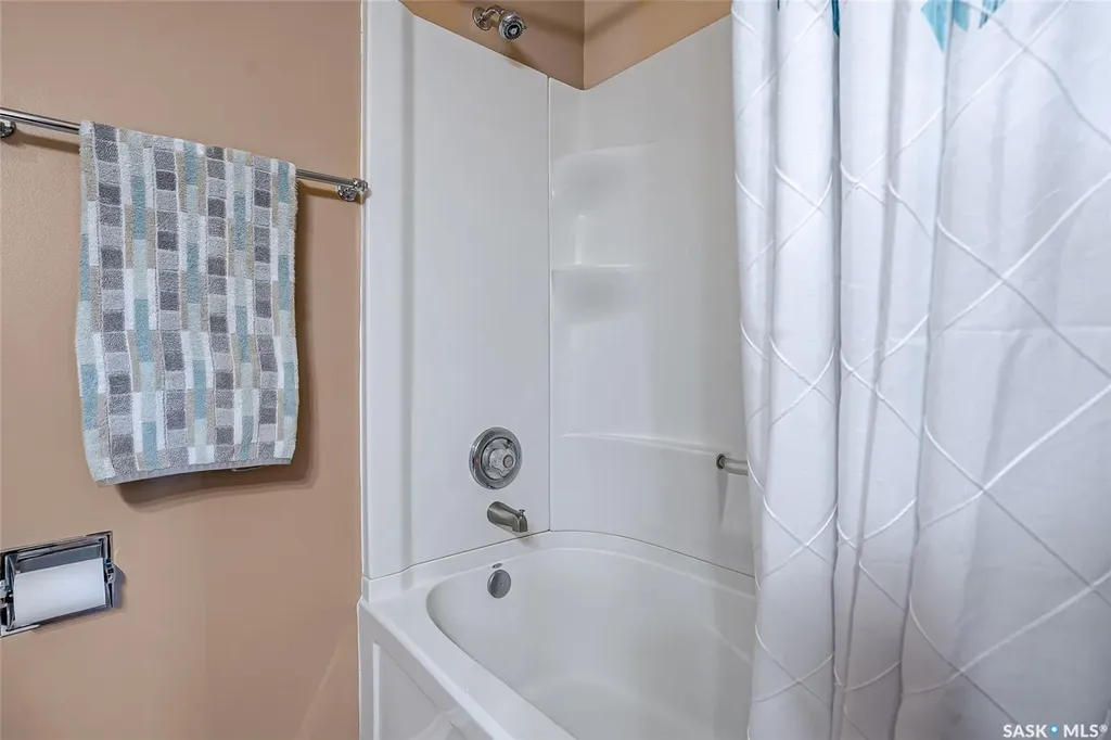 814 Arlington Avenue Saskatoon SK S7H 2X4