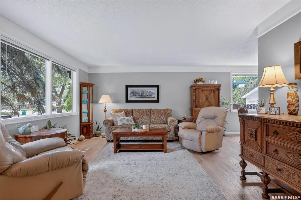 814 Arlington Avenue Saskatoon SK S7H 2X4