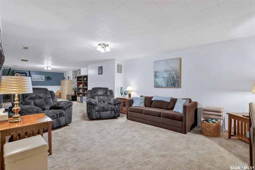 814 Arlington Avenue Saskatoon SK S7H 2X4