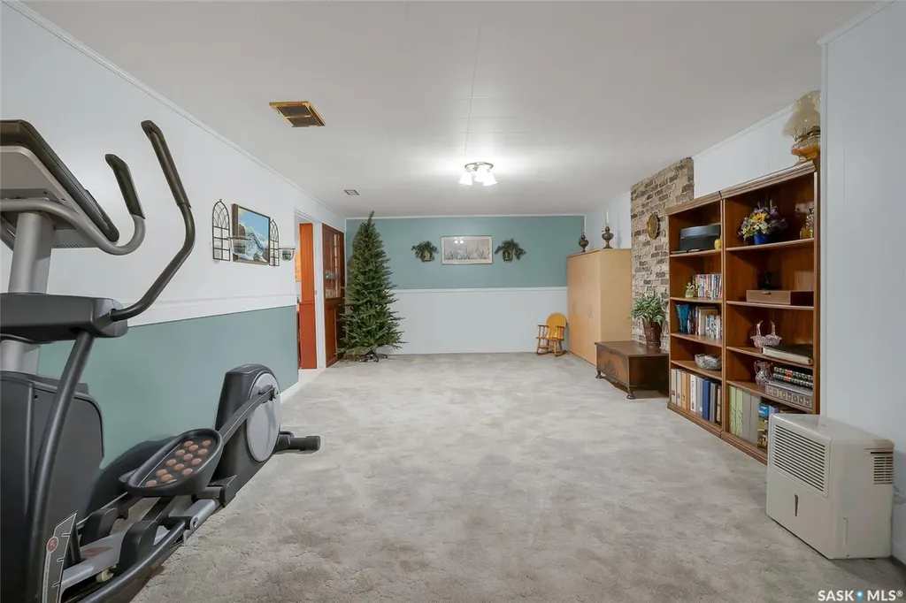 814 Arlington Avenue Saskatoon SK S7H 2X4