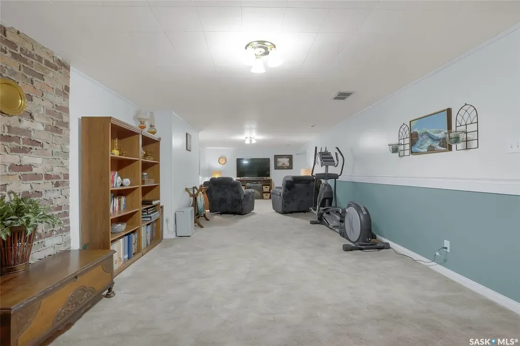 814 Arlington Avenue Saskatoon SK S7H 2X4