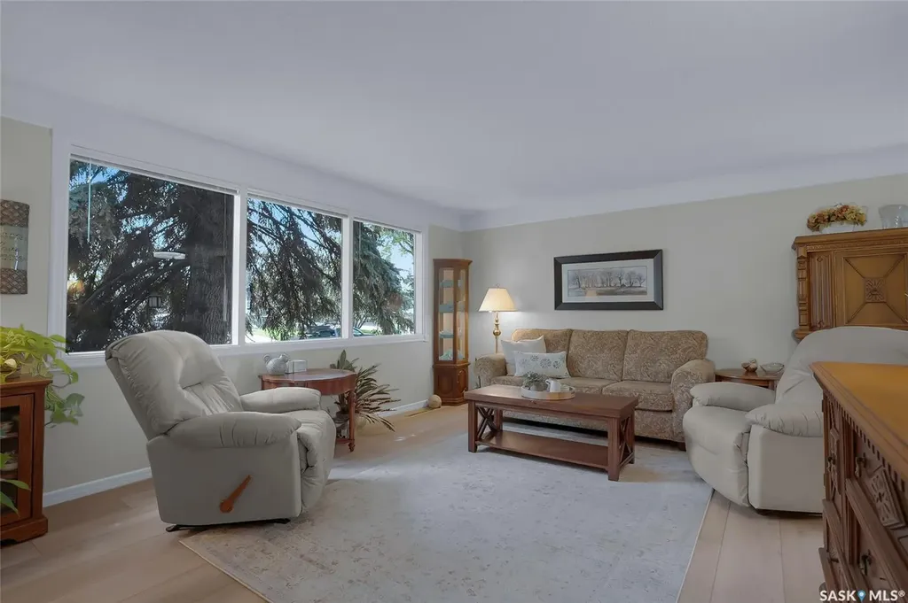 814 Arlington Avenue Saskatoon SK S7H 2X4