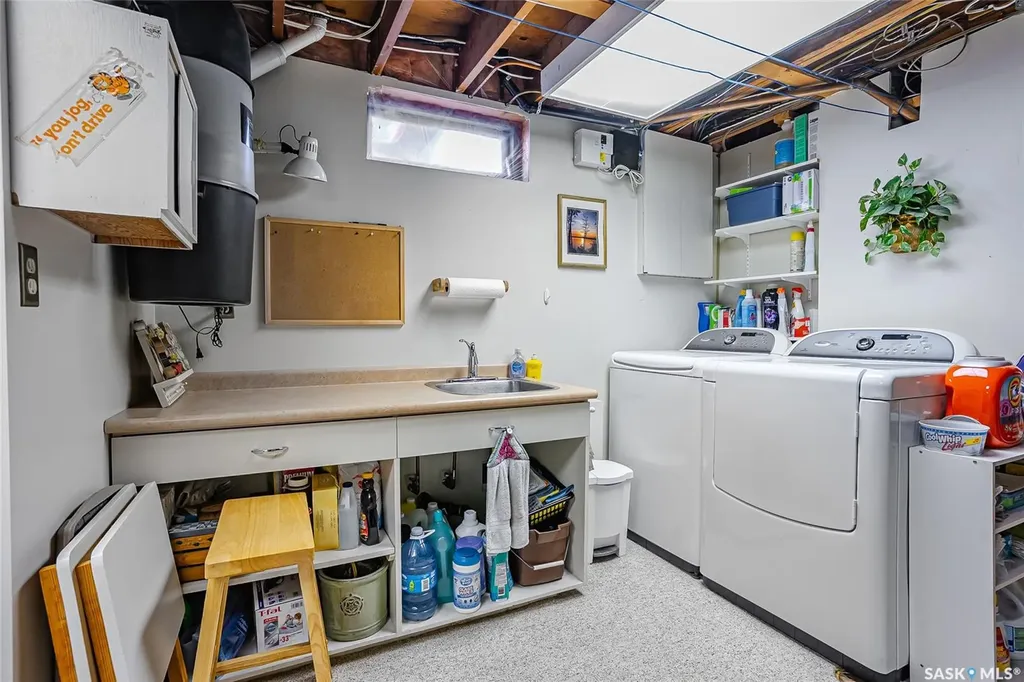 814 Arlington Avenue Saskatoon SK S7H 2X4