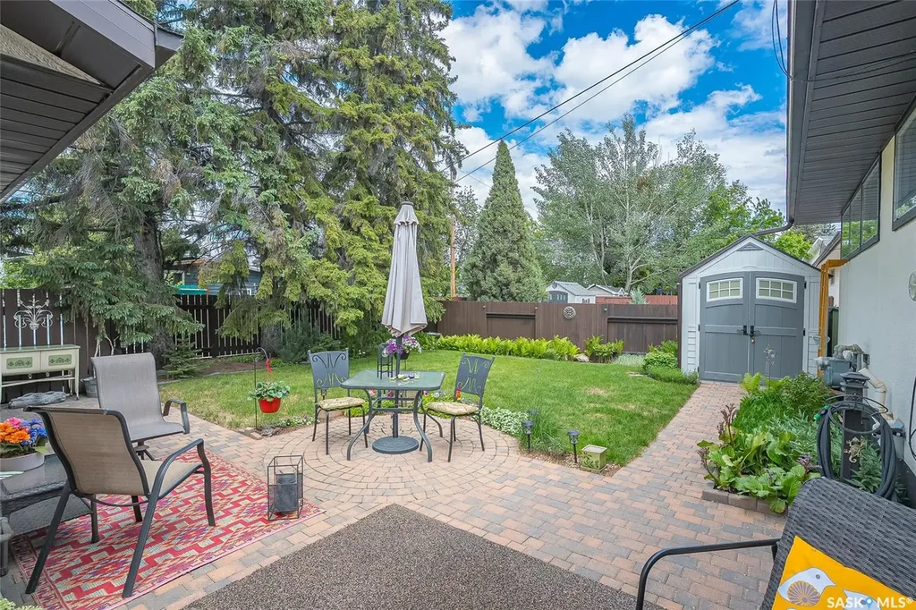 814 Arlington Avenue Saskatoon SK S7H 2X4