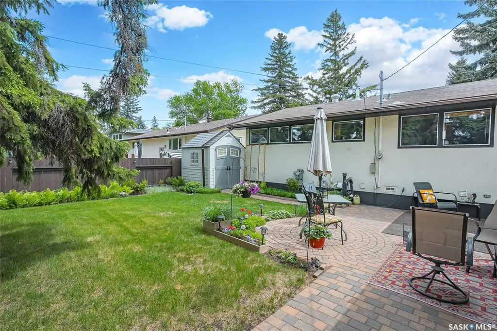 814 Arlington Avenue Saskatoon SK S7H 2X4