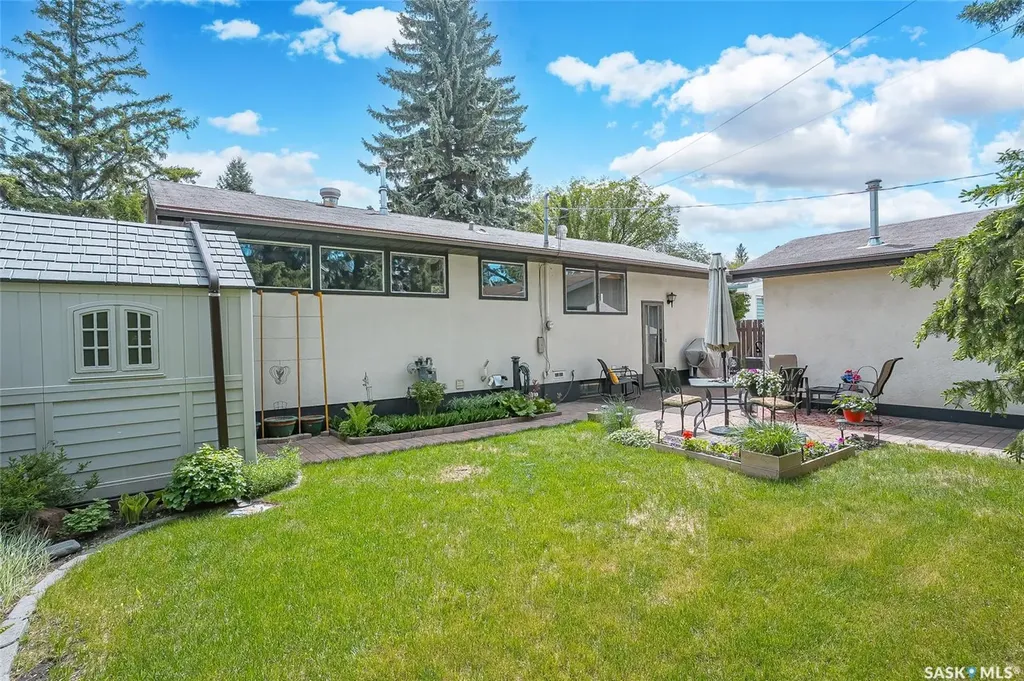 814 Arlington Avenue Saskatoon SK S7H 2X4