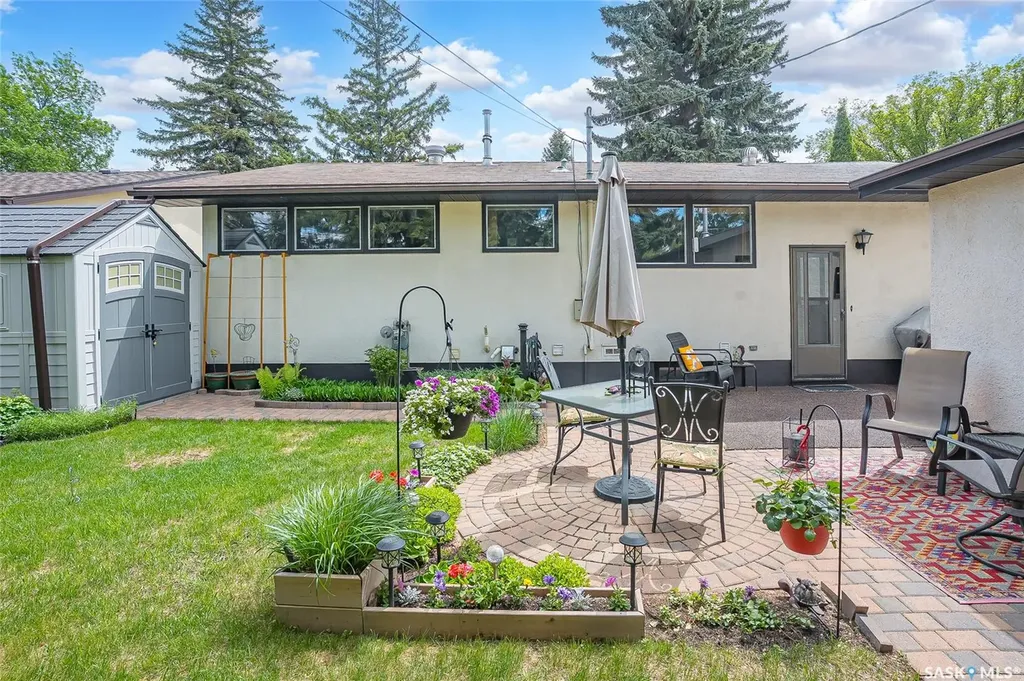 814 Arlington Avenue Saskatoon SK S7H 2X4