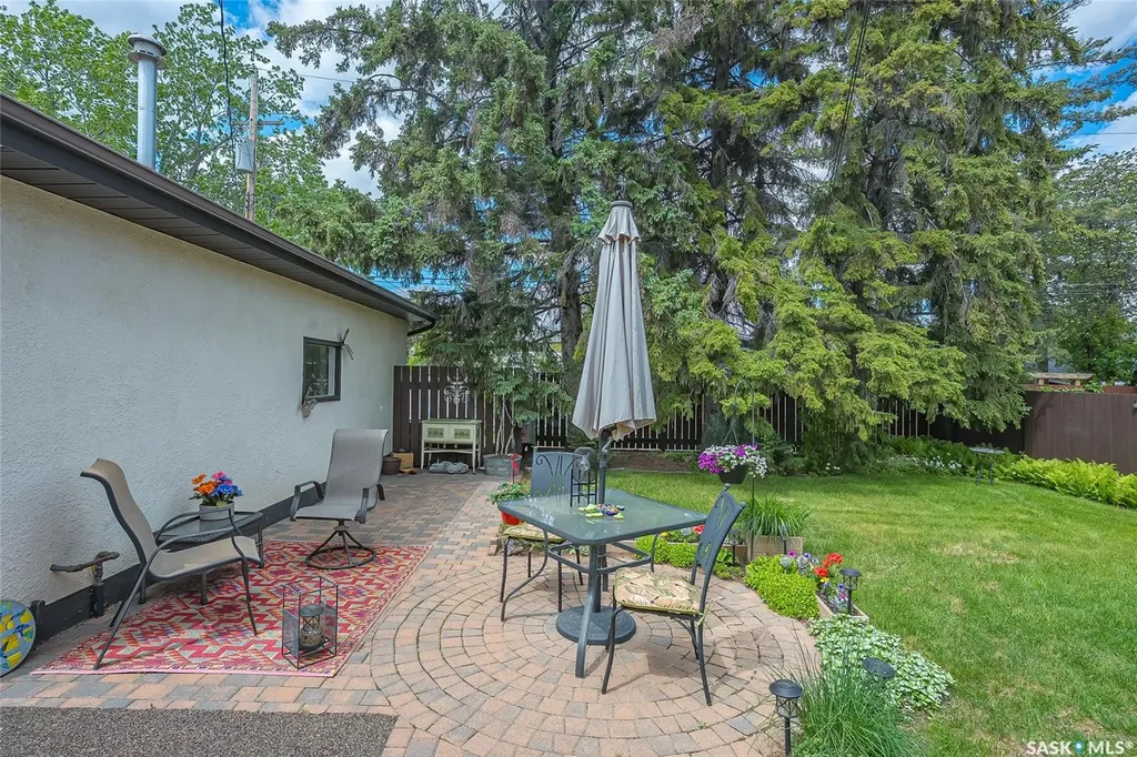 814 Arlington Avenue Saskatoon SK S7H 2X4