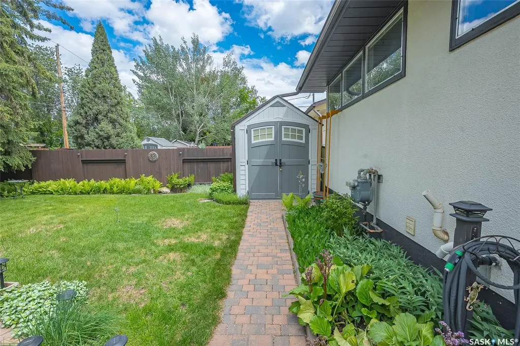 814 Arlington Avenue Saskatoon SK S7H 2X4