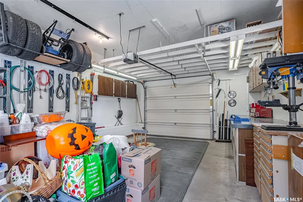 814 Arlington Avenue Saskatoon SK S7H 2X4