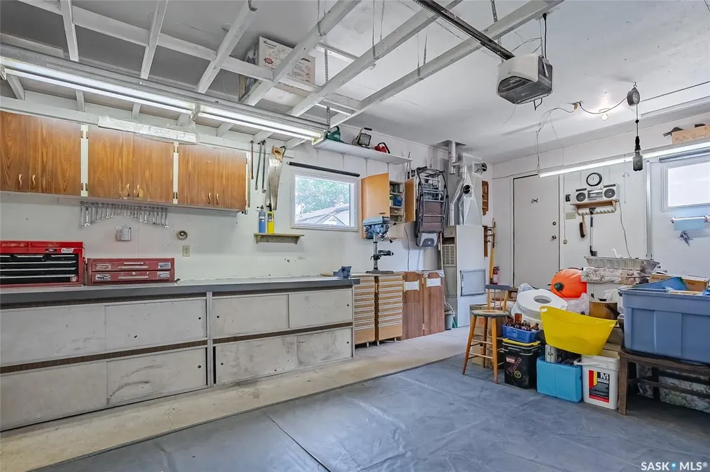 814 Arlington Avenue Saskatoon SK S7H 2X4