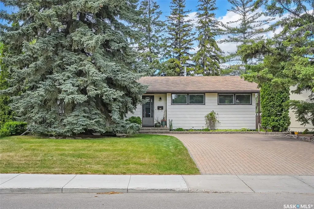 814 Arlington Avenue Saskatoon SK S7H 2X4