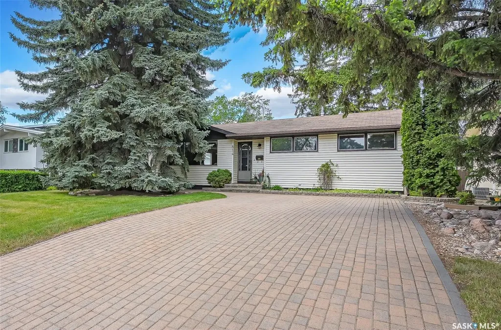 814 Arlington Avenue Saskatoon SK S7H 2X4