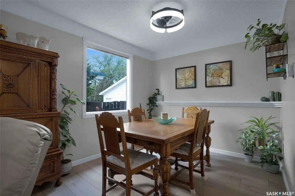 814 Arlington Avenue Saskatoon SK S7H 2X4