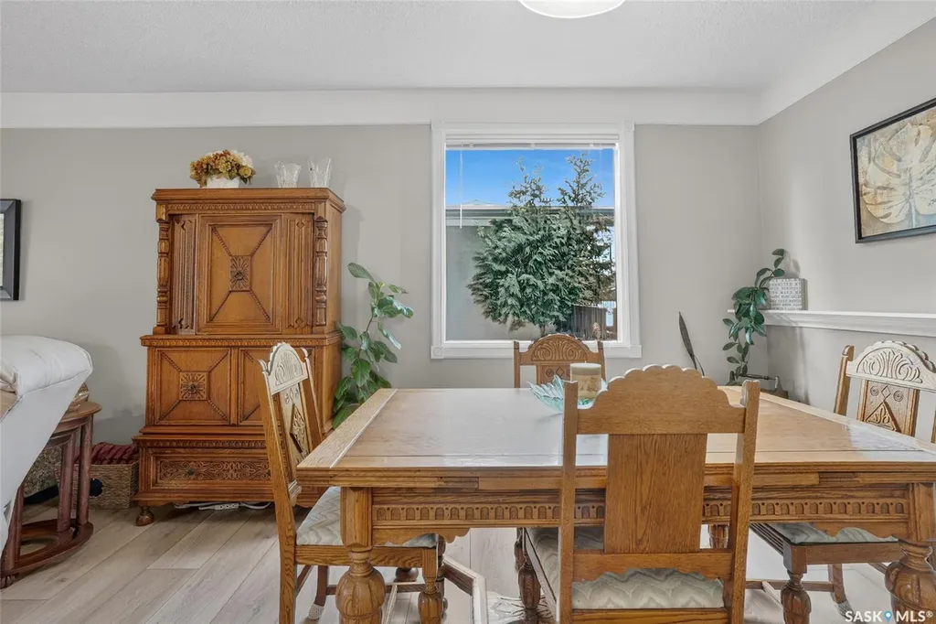 814 Arlington Avenue Saskatoon SK S7H 2X4