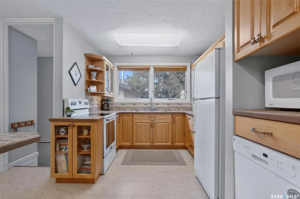 814 Arlington Avenue Saskatoon SK S7H 2X4