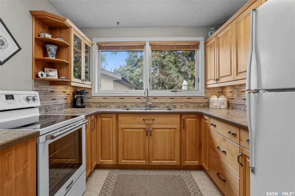 814 Arlington Avenue Saskatoon SK S7H 2X4