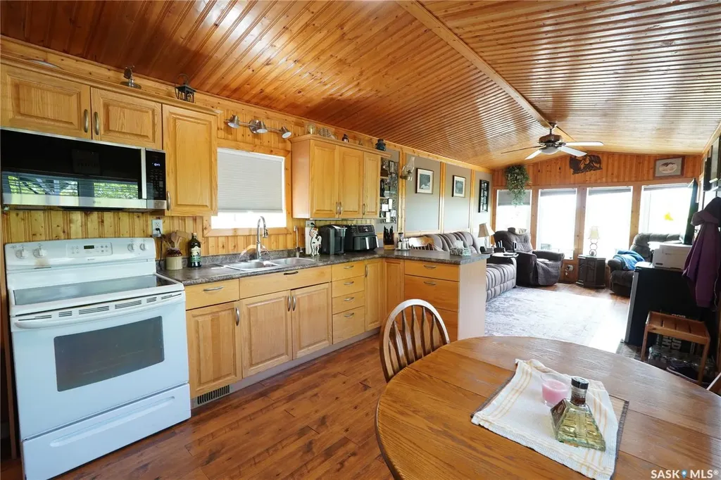 504 Lakeview Crescent Saskatchewan Beach SK S0K 4L0