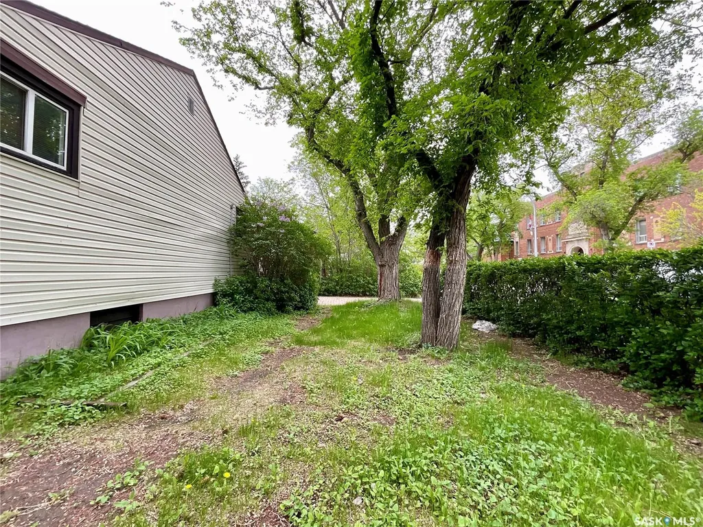 2879 Garnet Street Regina SK S4S 1X1