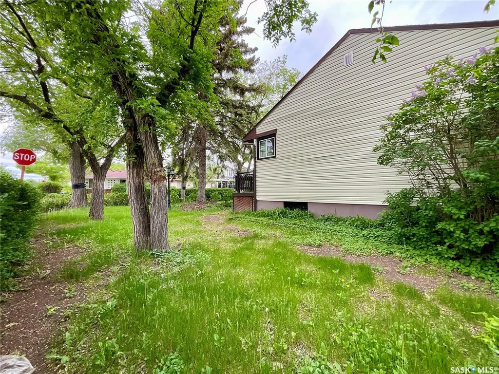 2879 Garnet Street Regina SK S4S 1X1