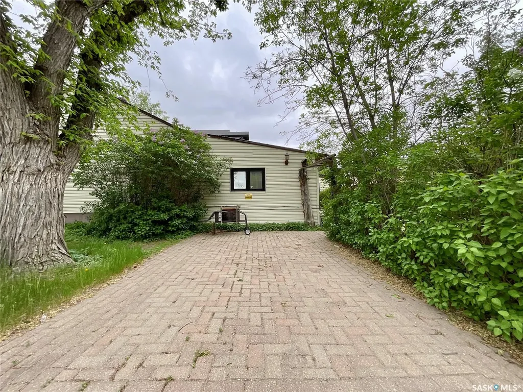 2879 Garnet Street Regina SK S4S 1X1