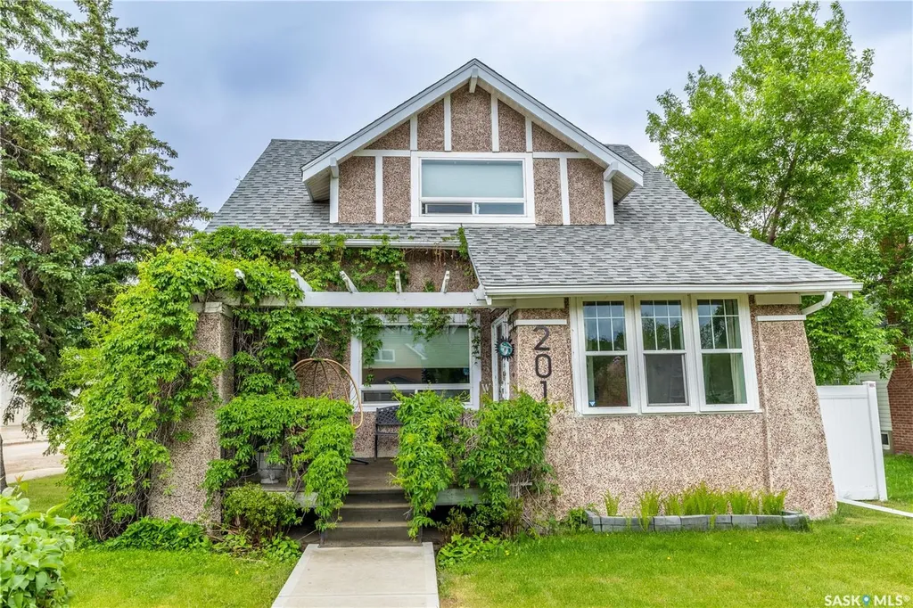 201 Athabasca Street W Moose Jaw SK S6H 2B8