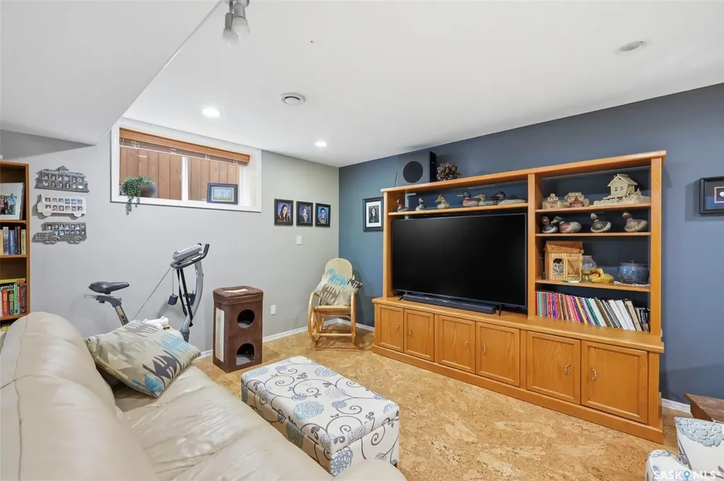 511 Peters Cove Saskatoon SK S7N 4T5