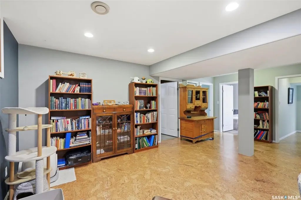 511 Peters Cove Saskatoon SK S7N 4T5