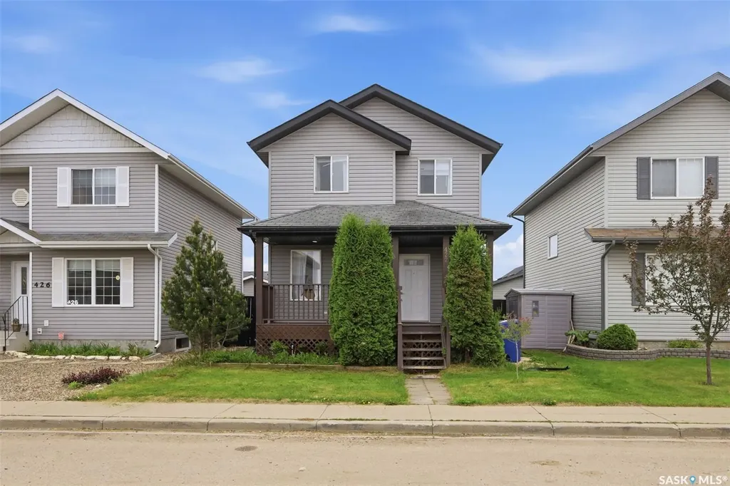 422 Blakeney Crescent Saskatoon SK S7L 7N5
